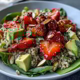 Erdbeer Avocado Quinoa Salat